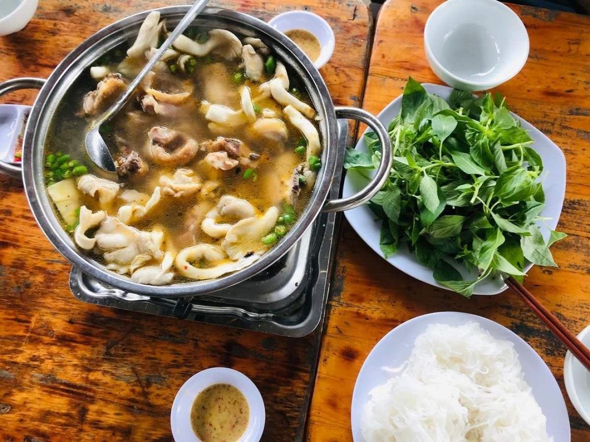 Chicken hotpot with é leaves - Not from Da Lat, but when you come to the flower city, you must try it, funny? 2