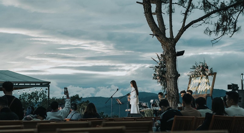 Lululola Coffee, a place to enjoy a live music party in Da Lat 12