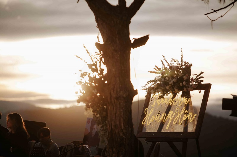 Lululola Coffee, a place to enjoy a live music party in Da Lat 10