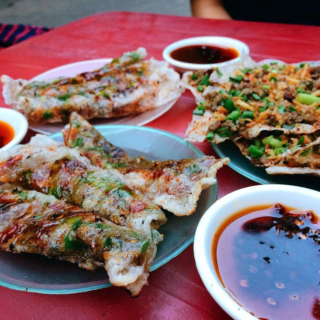 Save now the list of 10 rice paper sandwich shops in Da Nang. The more you eat, the more addicted you become