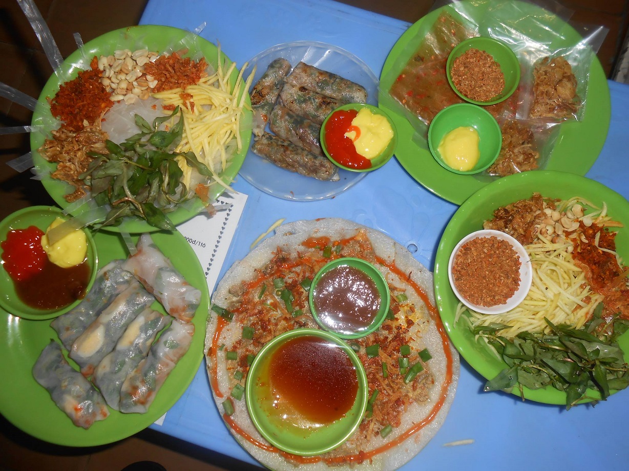 Save this list of 10 rice paper sandwich shops in Da Nang. The more you eat, the more addicted you become