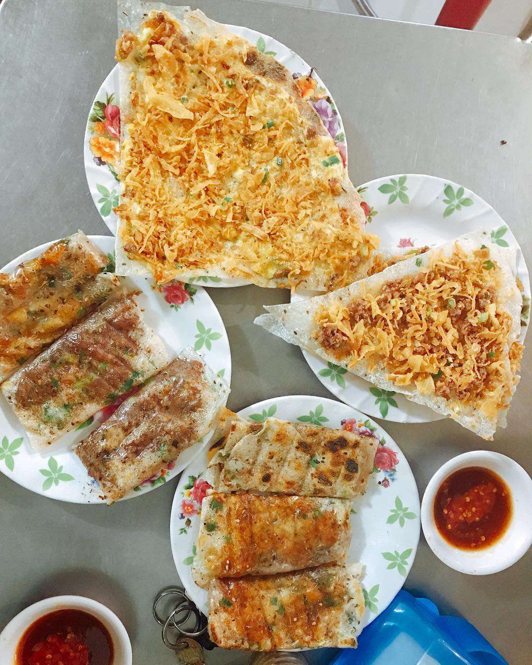 Save this list of 10 rice paper sandwich shops in Da Nang. The more you eat, the more addicted you become