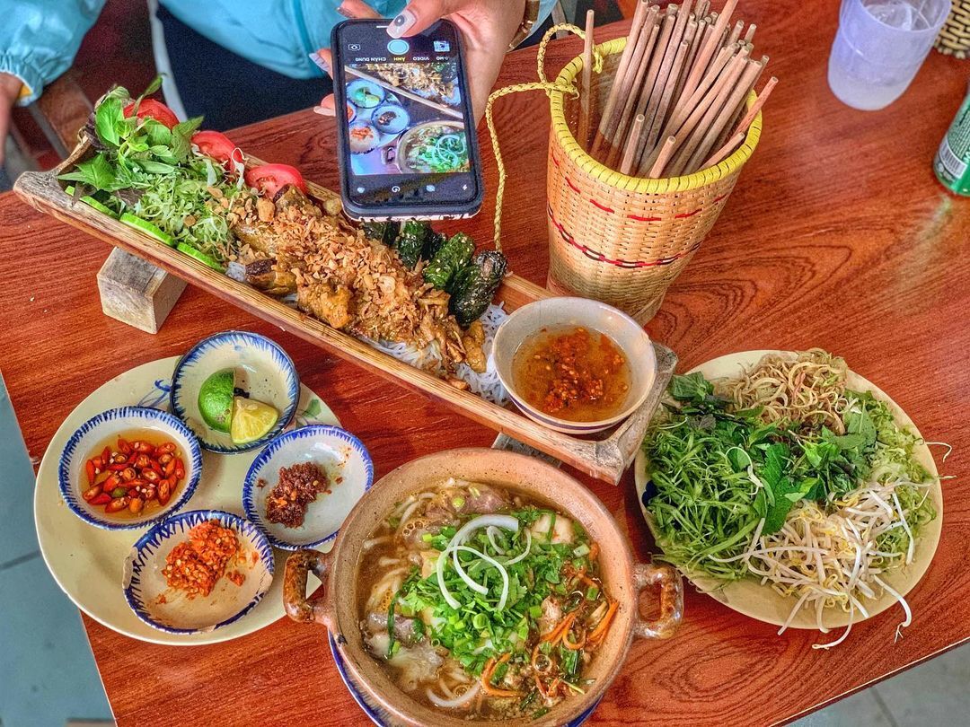 Tell you the addresses of grilled meat noodle shops in Da Lat that are delicious, nutritious, and cheap 2