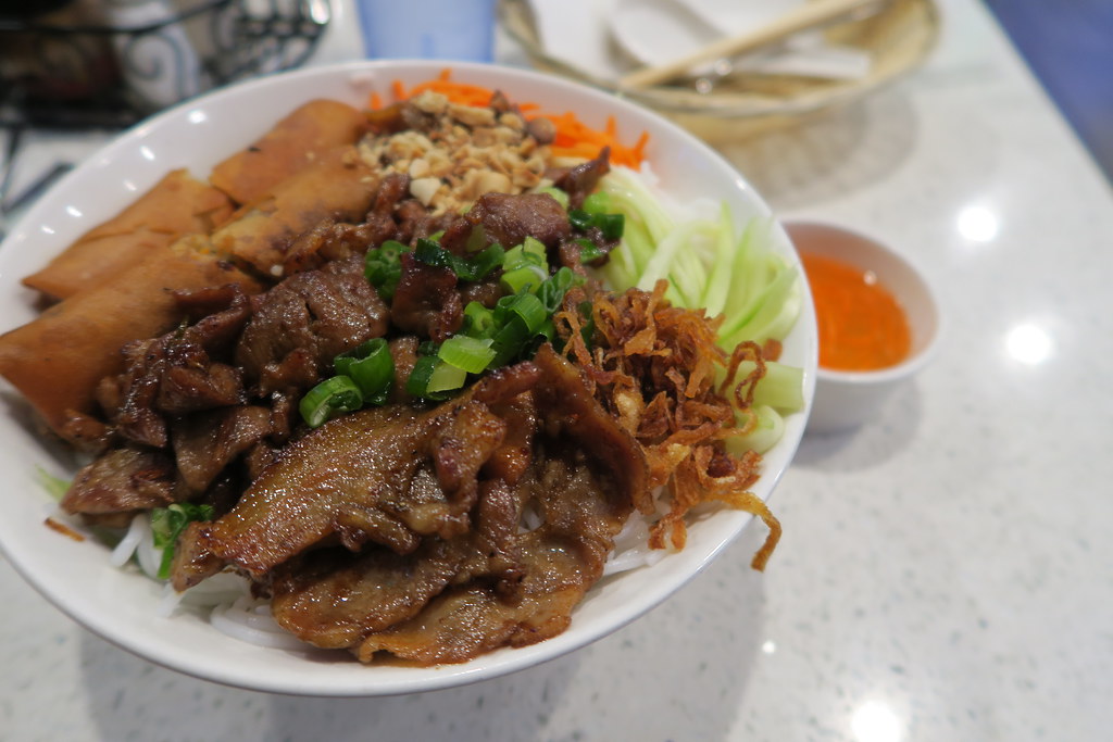 Tell you the addresses of grilled meat noodle shops in Da Lat that are delicious, nutritious, and cheap 6