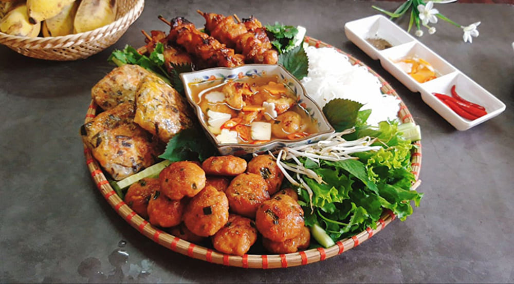 Tell you the top 10 famous Hanoi delicious bun cha restaurants in Hanoi 7