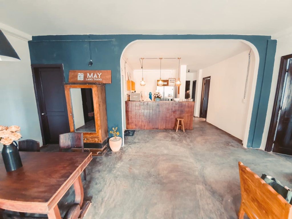 May Wandering - Dating place with music 3