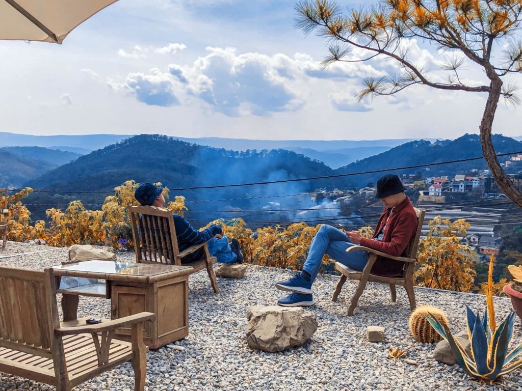 May Wandering - Dating place with music 4