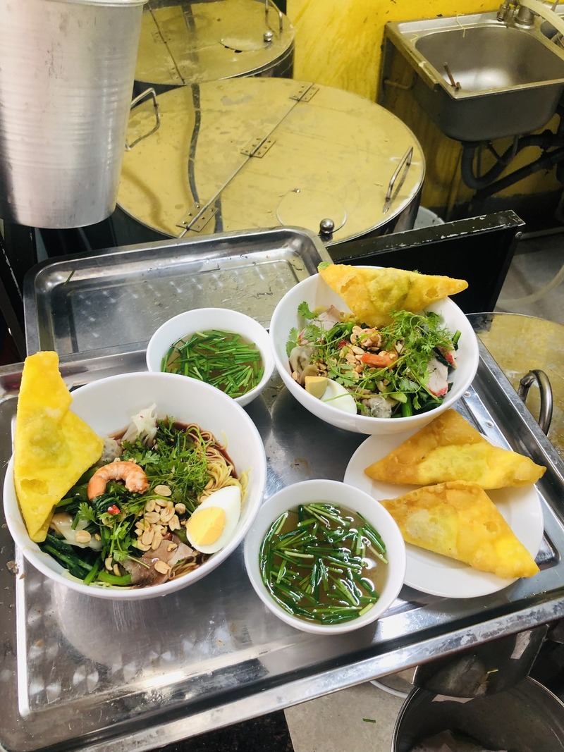 Top 11 Hanoi wonton noodle shops with rich and fragrant flavors on street corner 11