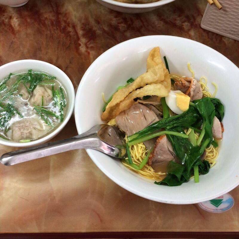 Top 11 Hanoi wonton noodle shops with rich and fragrant flavors on street corner 6