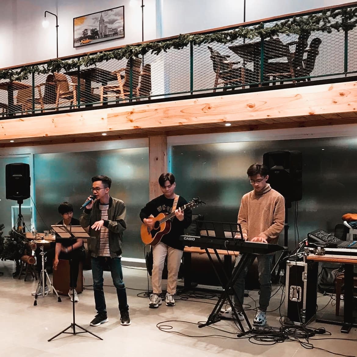Midway Tea & Coffee - Super huge acoustic coffee space in Da Lat 10