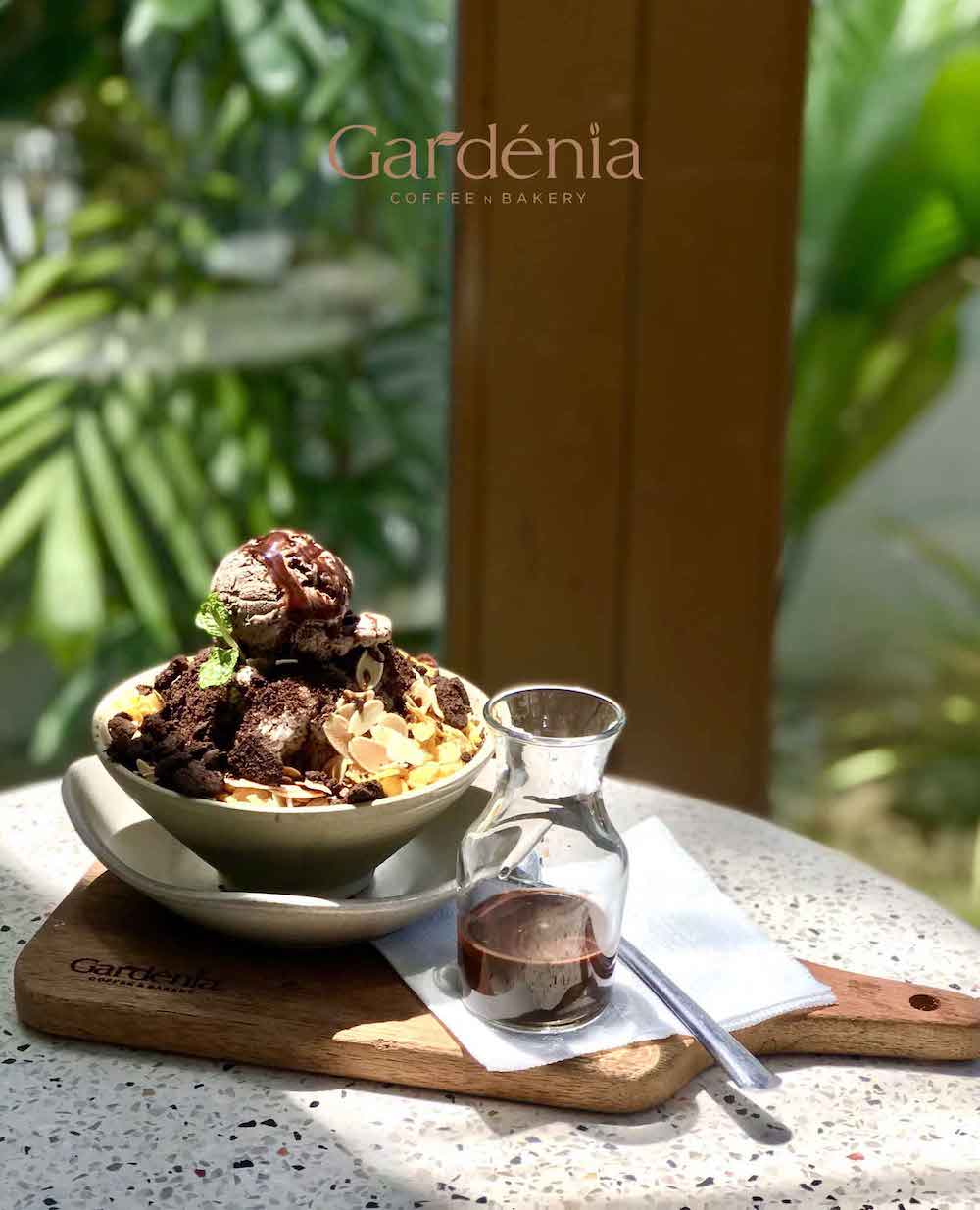 Dreaming about delicious drinks and cakes at Gardénia Coffee Bakery 11