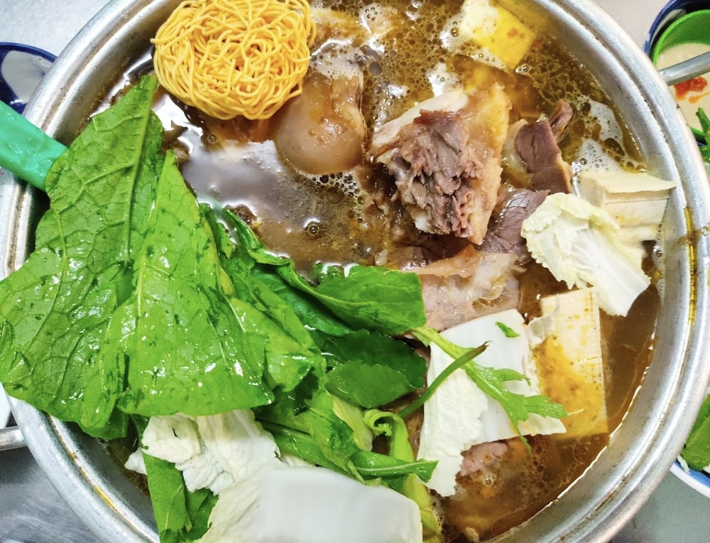 We invite you to join the Vietnamtravelio team to eat together at the famous Ba Toa Nha Go beef hot pot restaurant in Da Lat 7