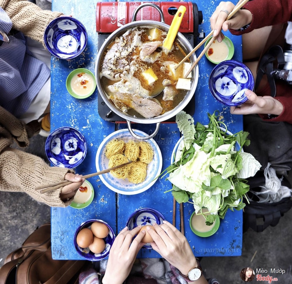 We invite you to join the Vietnamtravelio team to eat together at the famous Ba Toa Nha Go beef hot pot restaurant in Da Lat 8