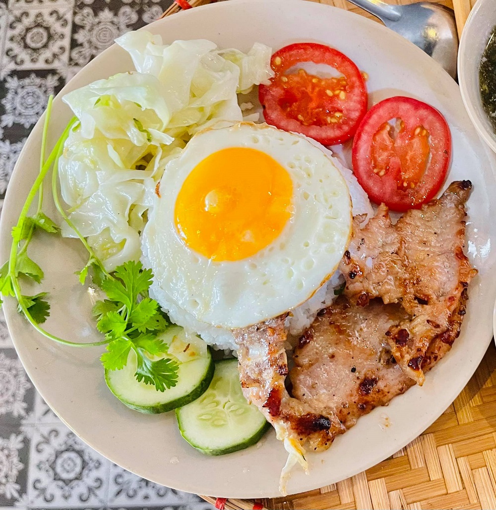 MOOD Kafe - The mossy house is especially loved by young people in Hue 5