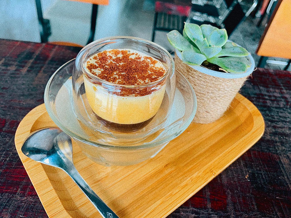 MOOD Kafe - The mossy house is especially loved by young people in Hue 6