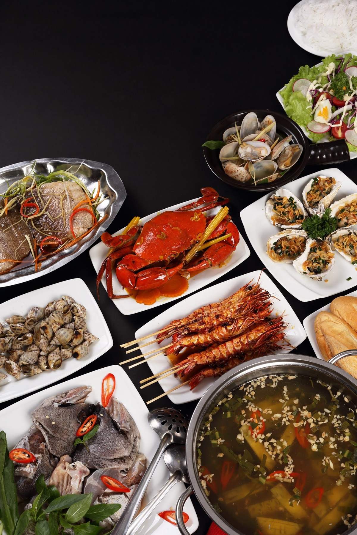 If you want to eat delicious king crab, come to Queen's Crab Hue Restaurant! 3
