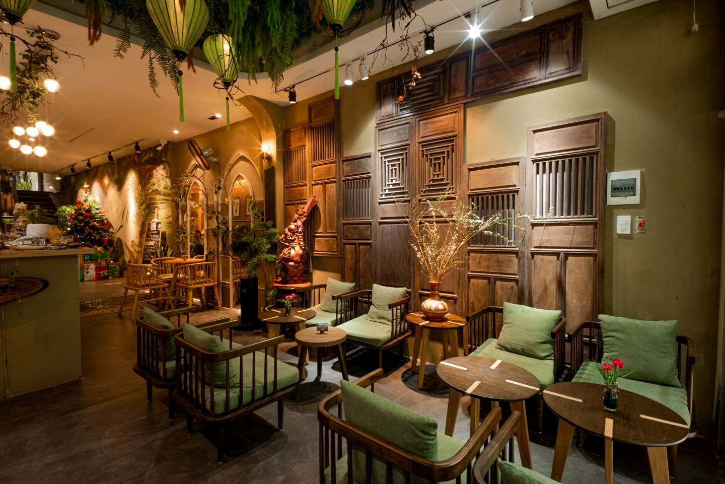 If you want to meet up with friends, remember to go to Fil's Cafe 3