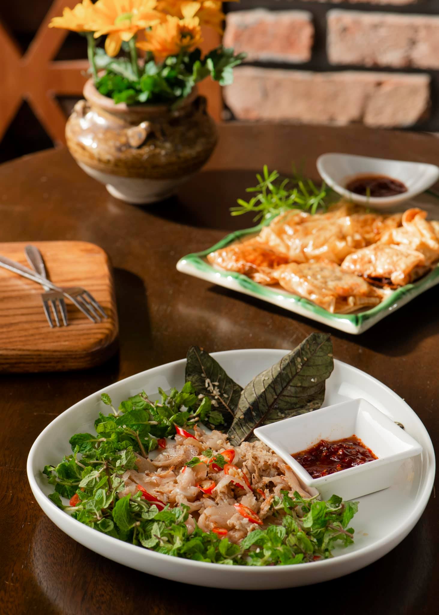 If you want to meet up with friends, remember to go to Fil's Cafe 10