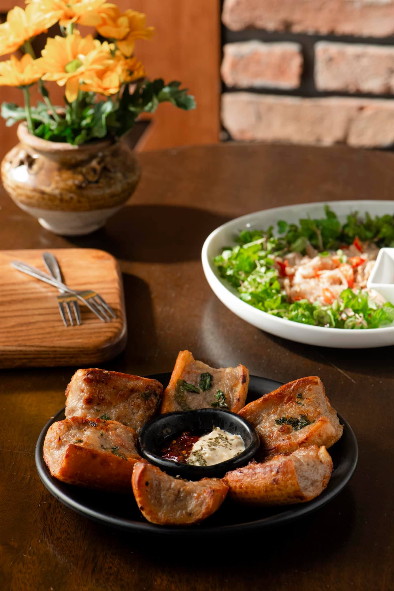 If you want to meet up with friends, remember to go to Fil's Cafe 11