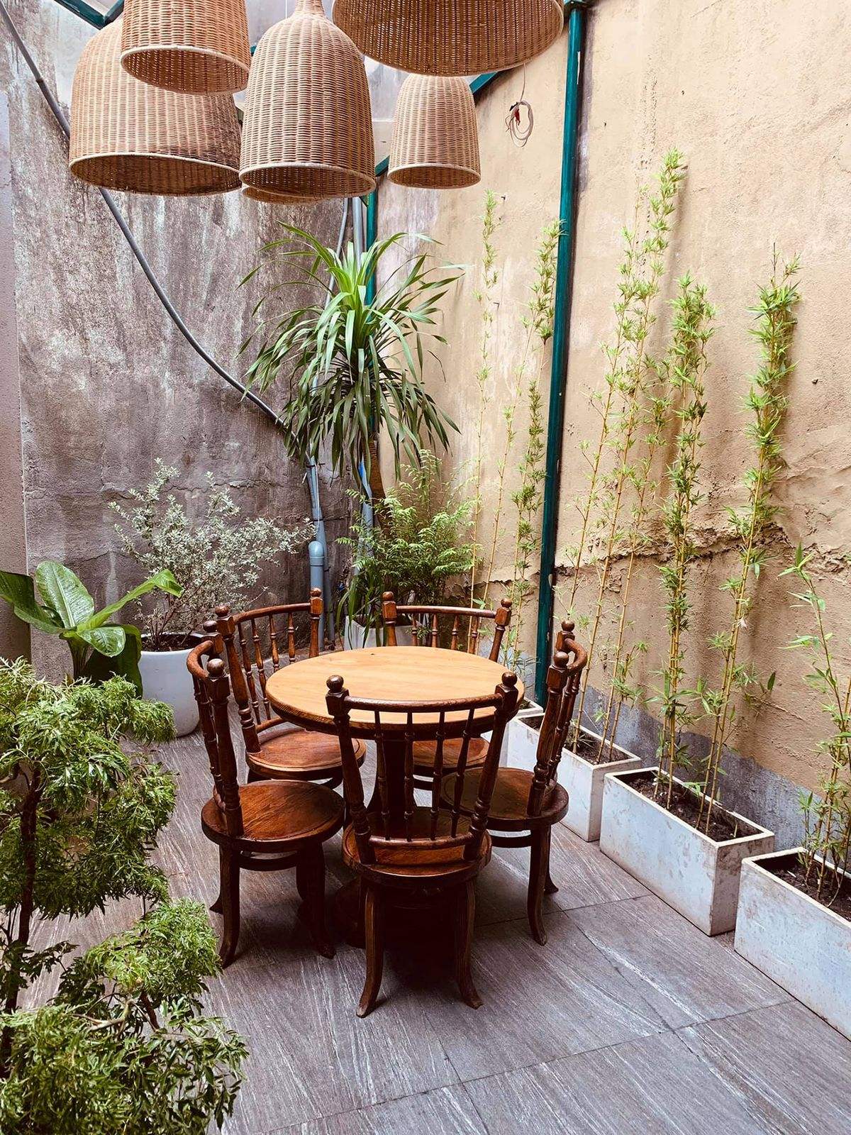 If you want to meet up with friends, remember to go to Fil's Cafe 6