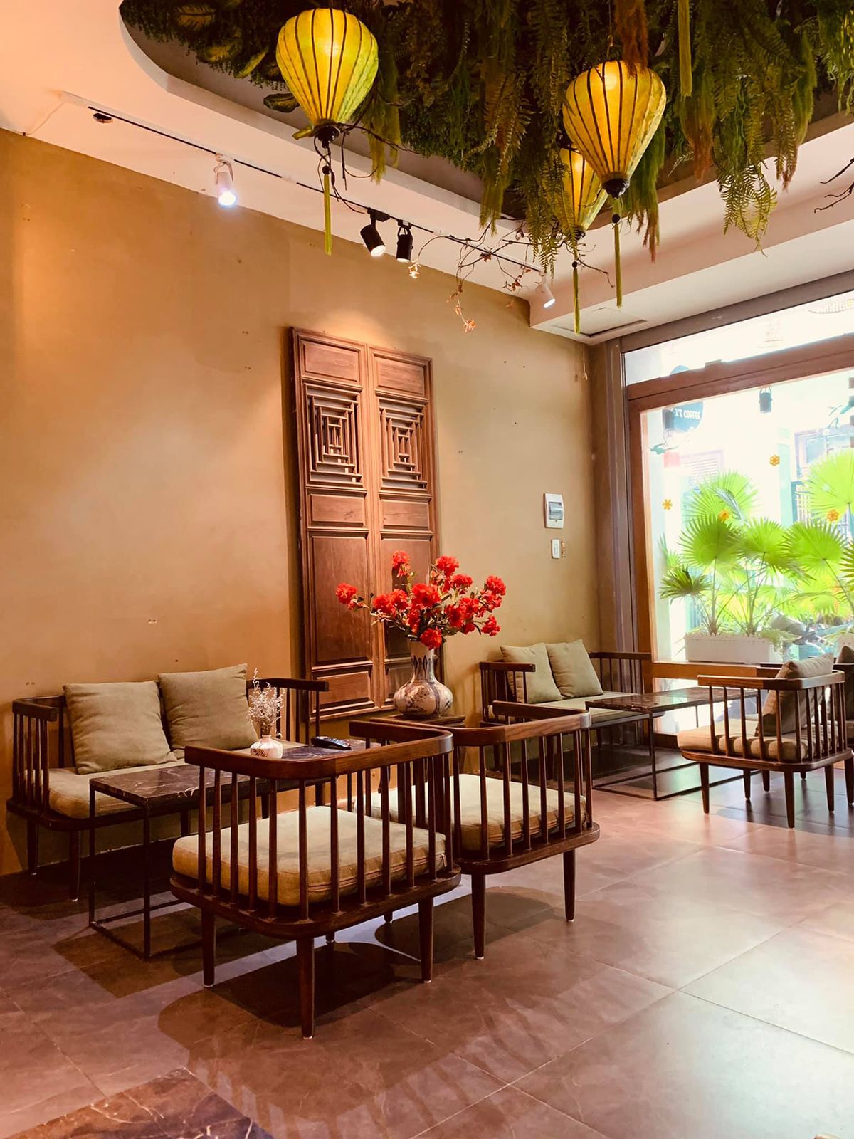 If you want to meet up with friends, remember to go to Fil's Cafe 2