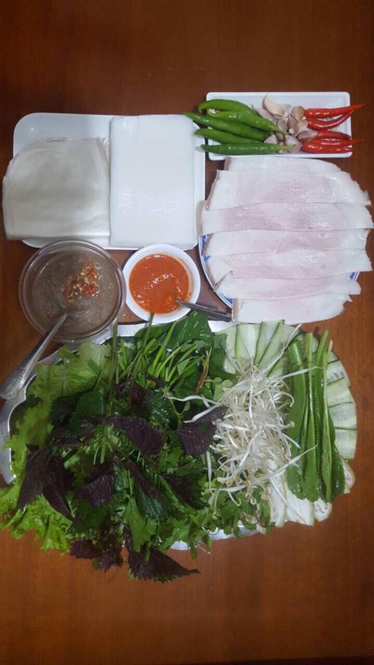 If you want to find a delicious Da Nang pork rice paper roll restaurant, you must immediately pick up this list