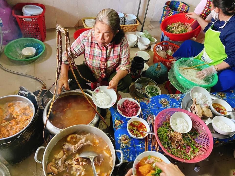 Take note of the list of 10 delicious breakfast restaurants in Hue to enjoy as soon as you have the opportunity 3