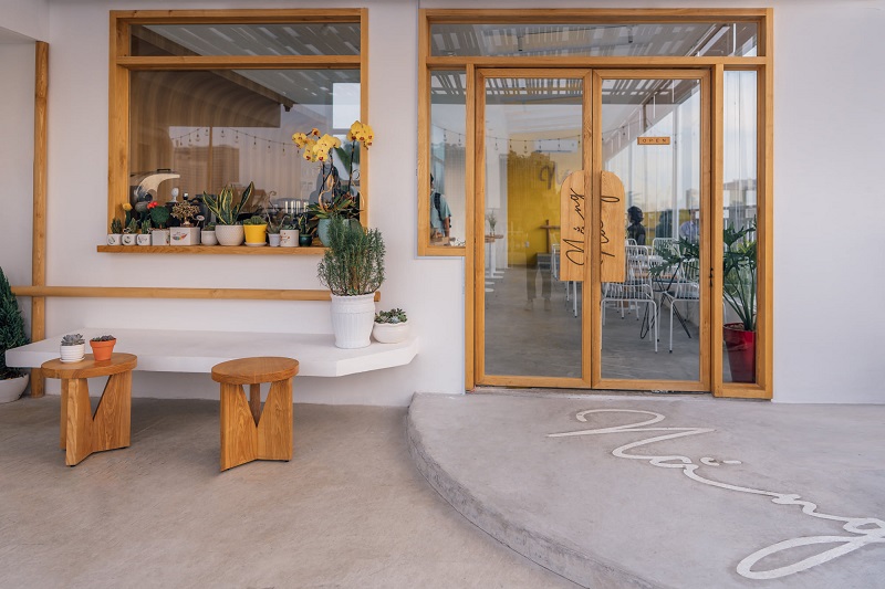 Sunny Rooftop Coffee, a place to watch the sunset and listen to soft acoustic music 6