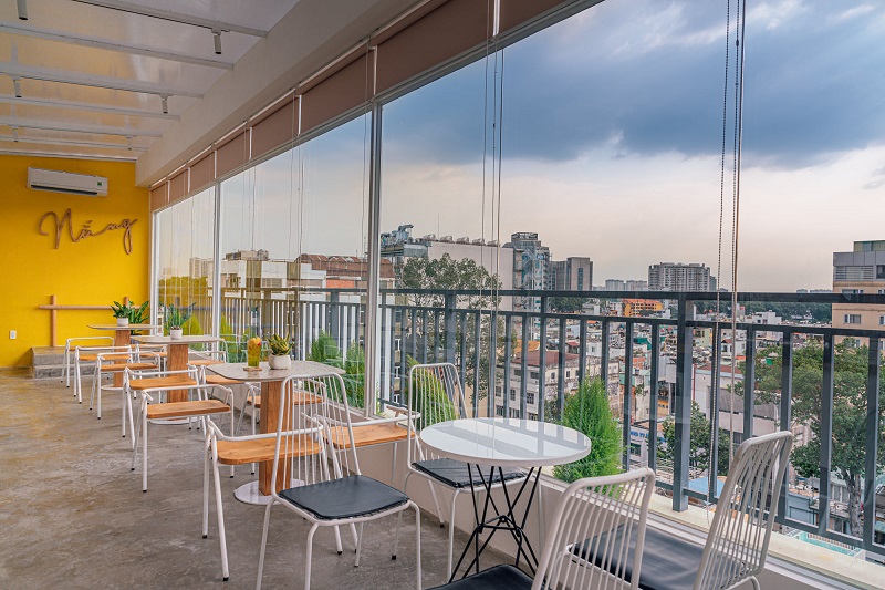 Sunny Rooftop Coffee, a place to watch the sunset and listen to soft acoustic music 2