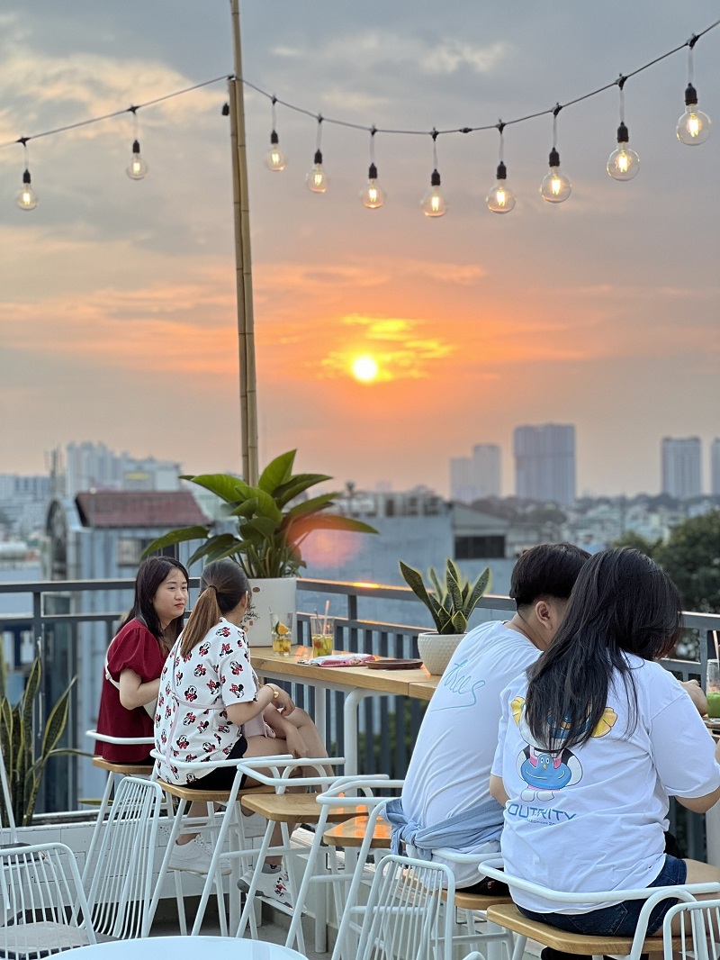 Sunny Rooftop Coffee, a place to watch the sunset and listen to soft acoustic music 9