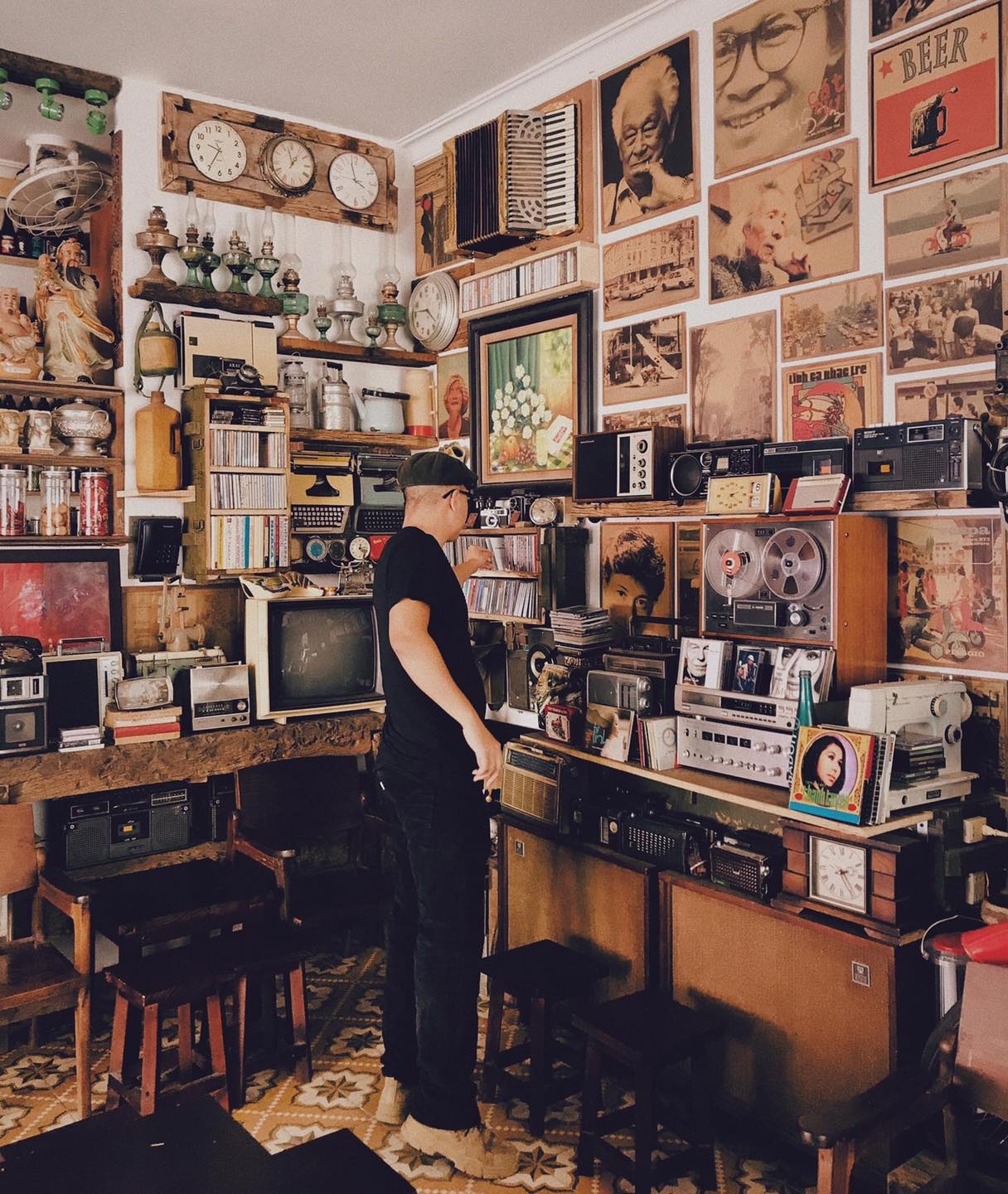 Let's stop by Noi Café Da Nang to reminisce about the old days