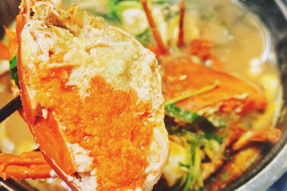 On a rainy day in the ancient capital, you have to eat a portion of Ba Chanh Hue Crab Hotpot right away! 5