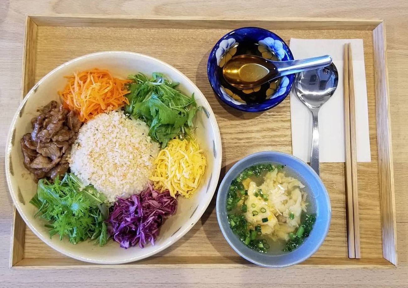 People of Am Phu sleep day and night flying to the Ancient Capital to eat Hue Am Phu Rice 2