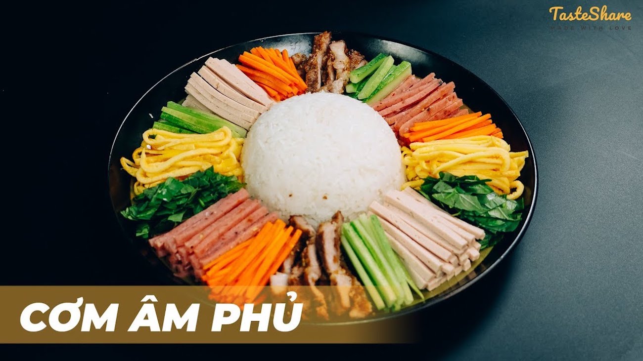 People of Am Phu sleep day and night flying to the Ancient Capital to eat Hue Am Phu Rice 3