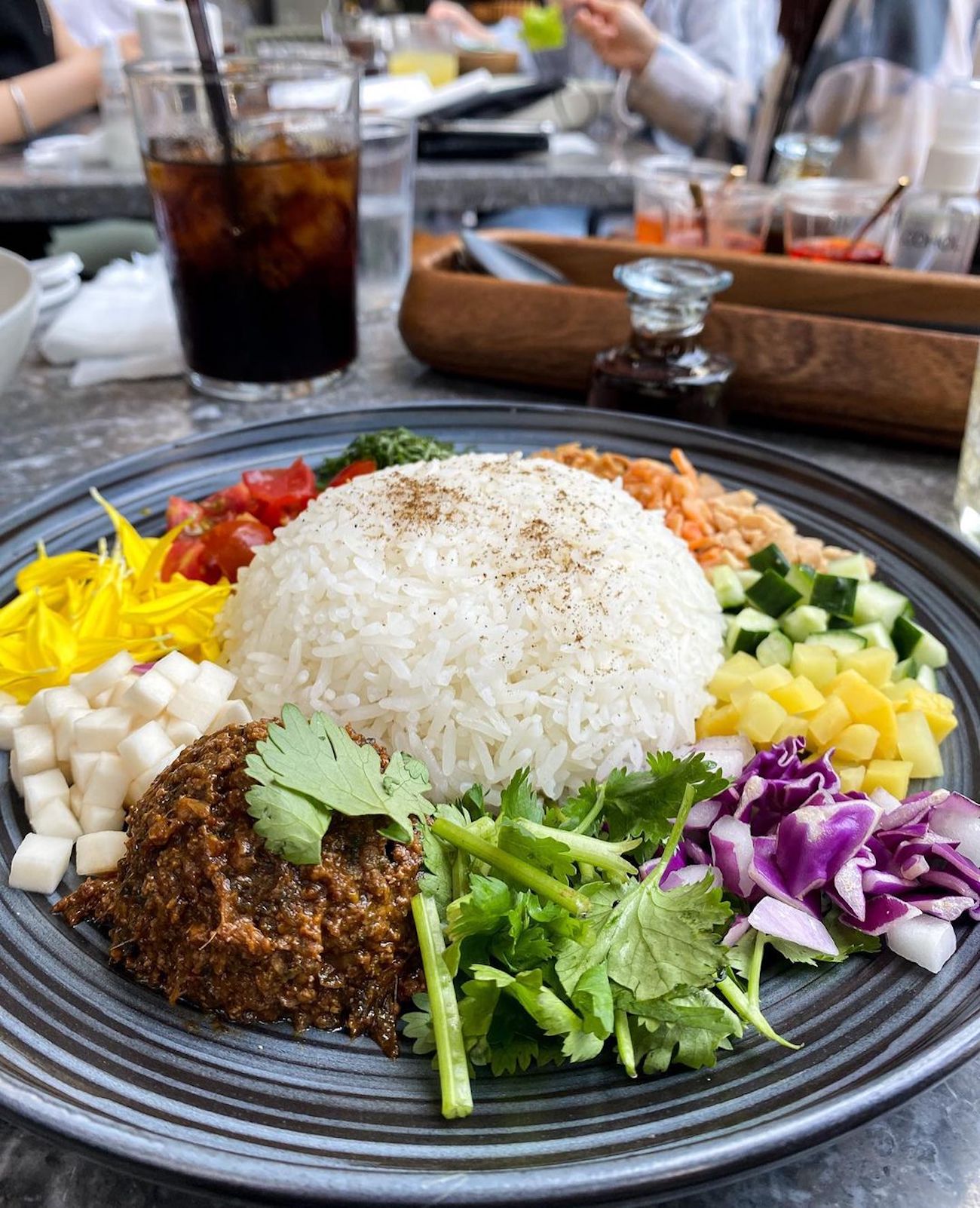 People of Am Phu sleep day and night flying to the Ancient Capital to eat Hue Am Phu Rice 5