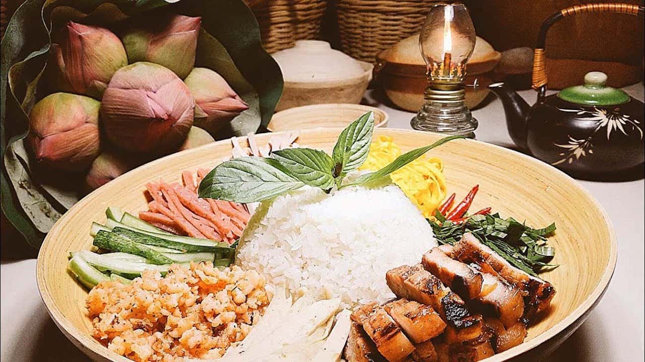 People of Am Phu sleep day and night flying to the Ancient Capital to eat Hue Am Phu Rice 6