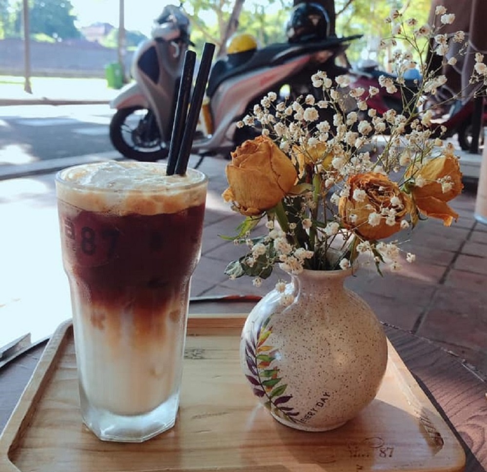 House 87 Coffee - Coffee shop with the most ideal study space in Hue 3