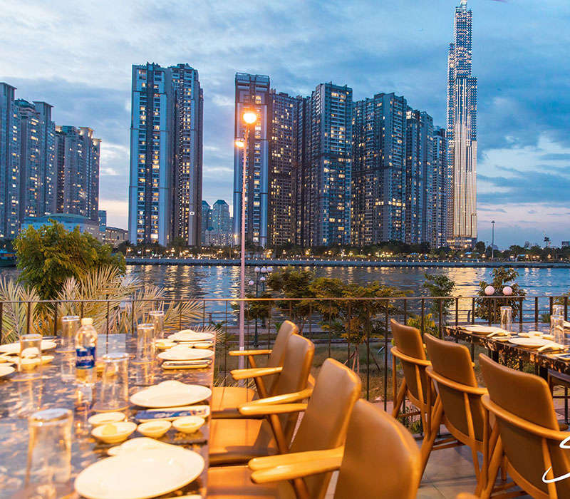 Top 8 restaurants by the Saigon River with great views and delicious food 7