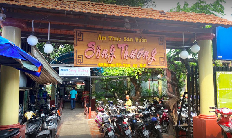 Top 8 restaurants by the Saigon River with great views and delicious food 9