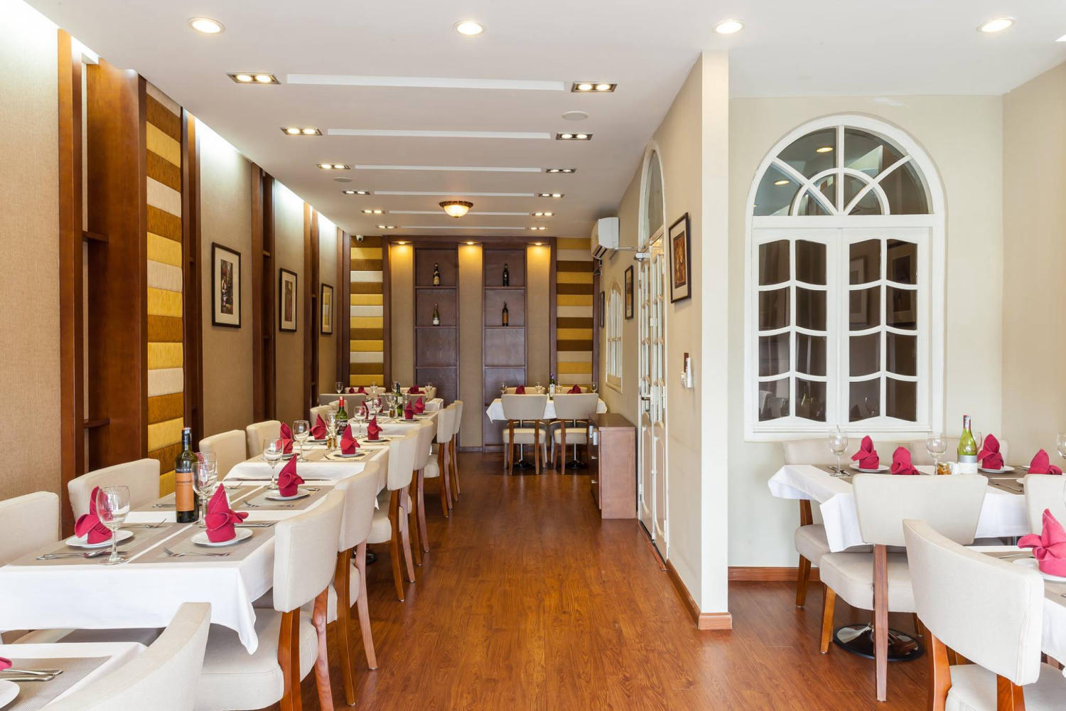 Dalcheeni Restaurant - Unique Indian restaurant in Capital 8