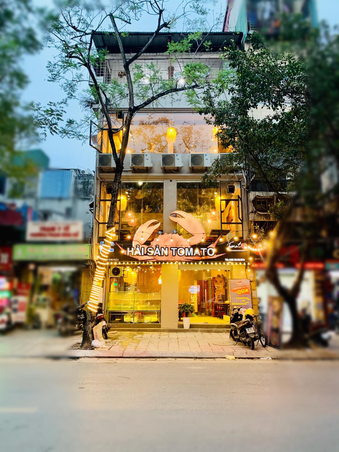 Tomato Seafood Restaurant - Team lacks seafood vitamins that cannot be missed in Hanoi 2