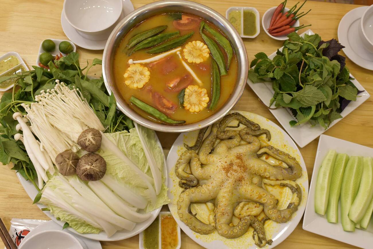 Tomato Seafood Restaurant - Team lacks seafood vitamins that cannot be missed in Hanoi 8