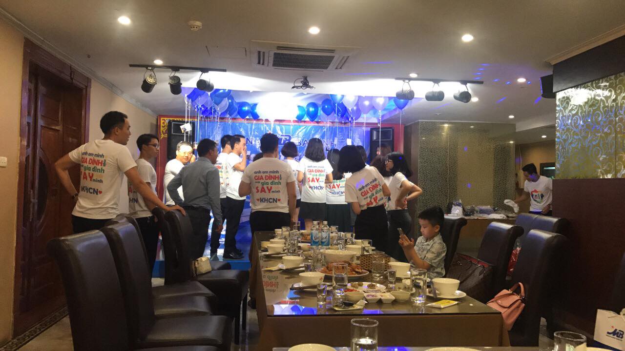 Hotrock Restaurant - Famous delicious seafood buffet restaurant in Hanoi 3