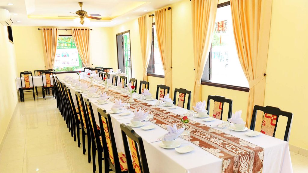 Nam Chau Hoi Quan Restaurant - One of the earliest restaurants to appear in Hue 8