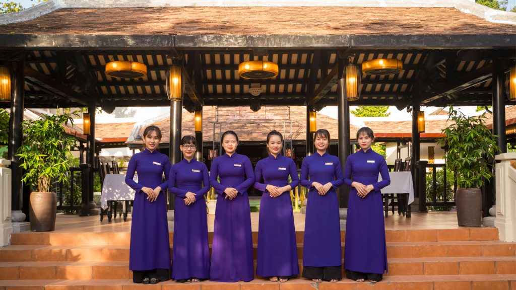 Nam Chau Hoi Quan Restaurant - One of the earliest restaurants to appear in Hue 12