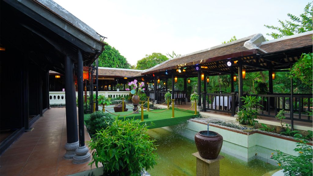 Nam Chau Hoi Quan Restaurant - One of the earliest restaurants to appear in Hue 6
