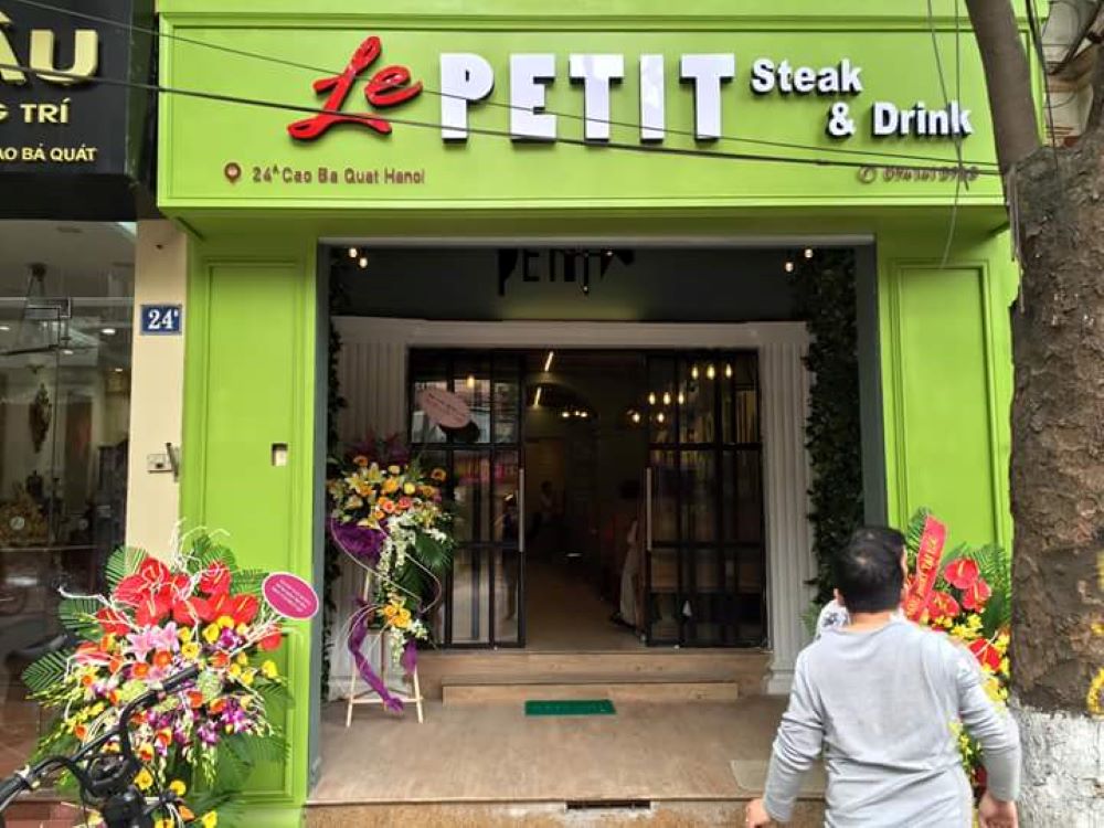 French-style restaurant Le Petit Steak Restaurant 2