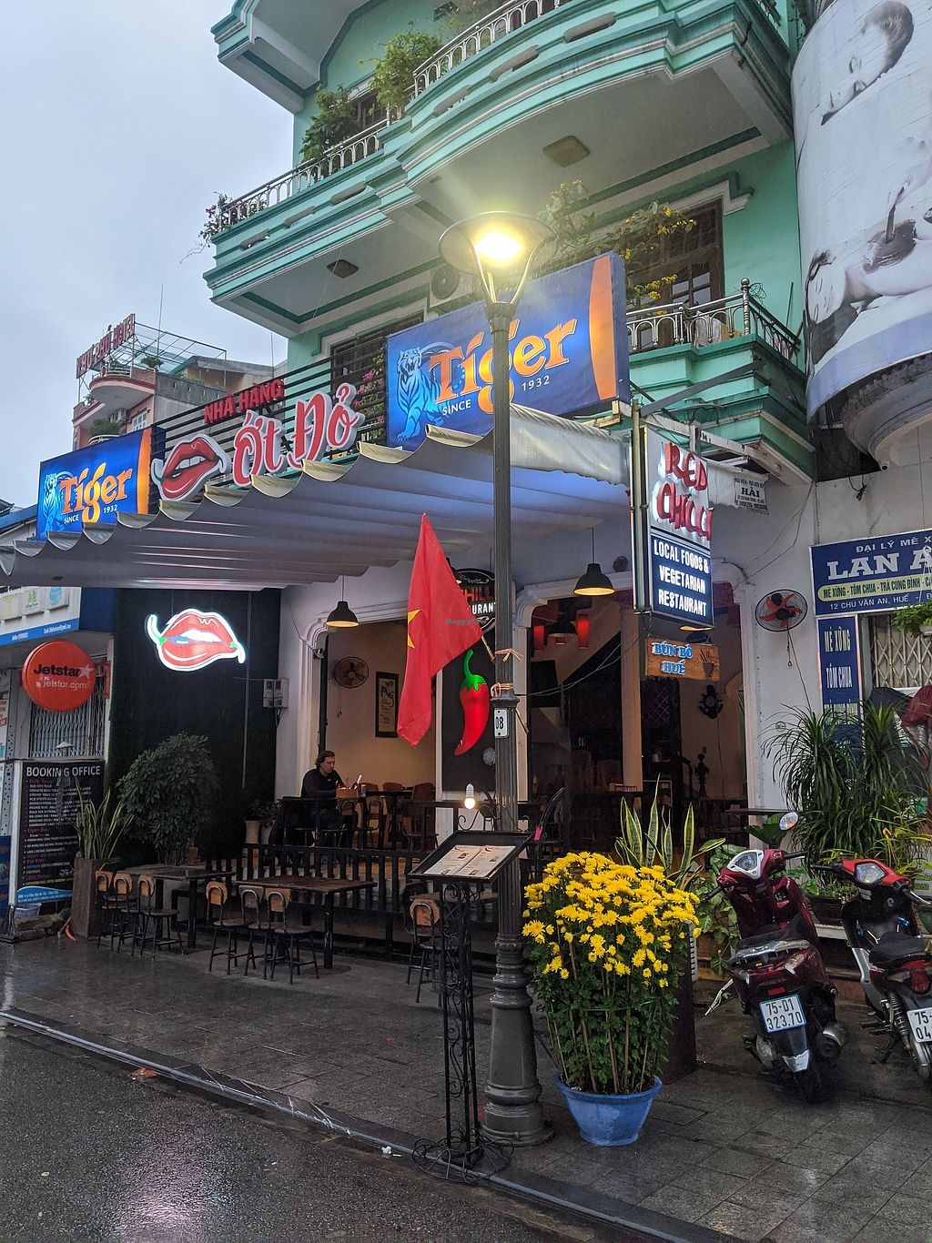 Red Chilli Hue Restaurant - Romantic culinary rendezvous in the heart of Hue 3