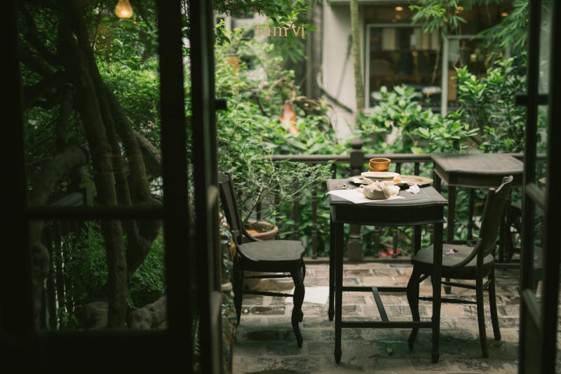 What's special about Tam Vi restaurant that just received 1 Michelin star? 6