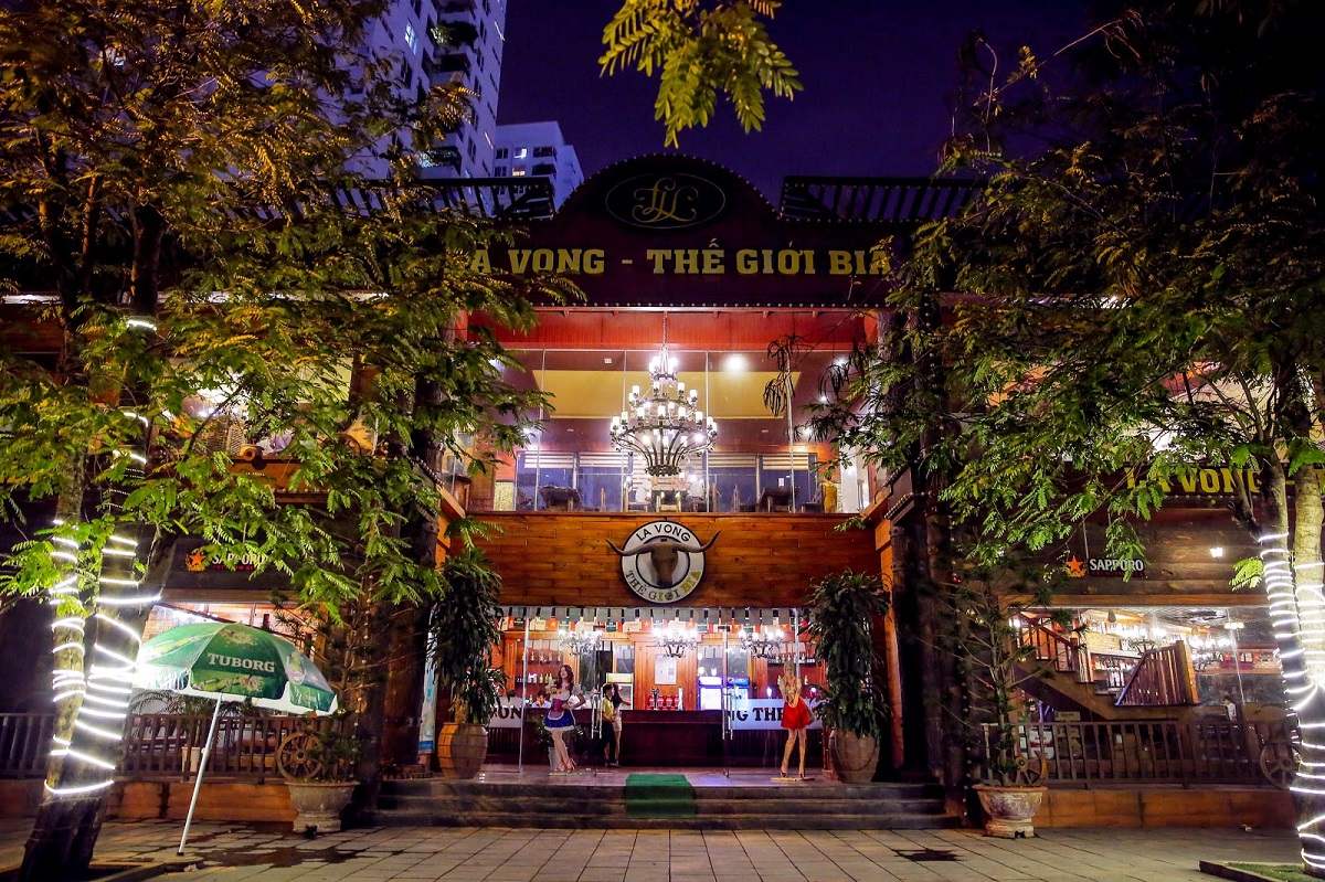 La Vong Beer World Restaurant - Famous draft beer restaurant in Hanoi 2